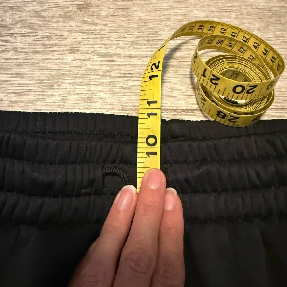 Under Armour Women’s Black Fleece Lined Joggers - Picture 12 of 13